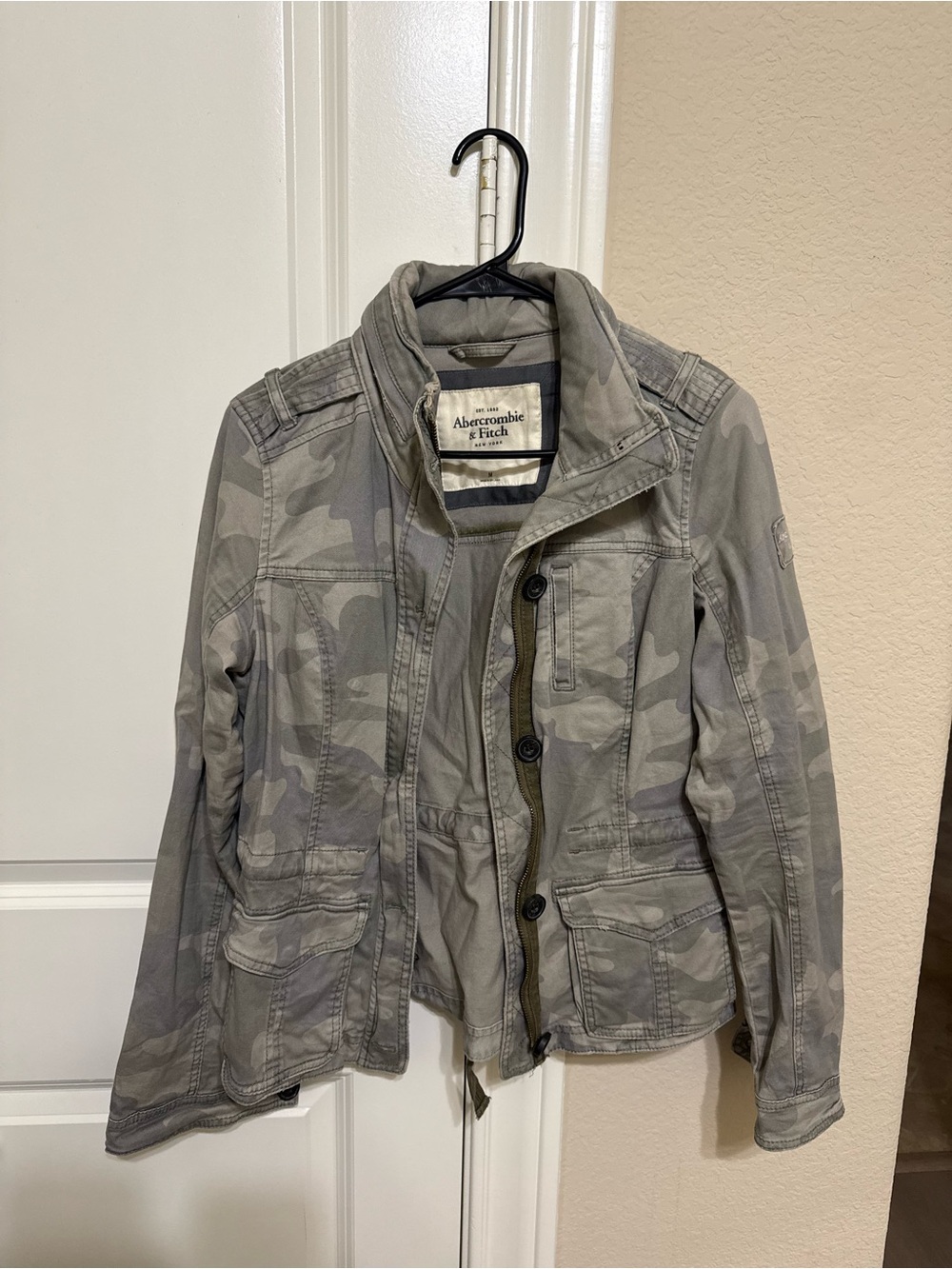 Abercrombie & Fitch A&F y2k vintage Zip-up/ Button-up Camo Cargo Military Jacket
